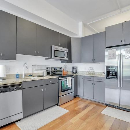 Lush Savannah Loft - Near Plant Riverside District Bagian luar foto