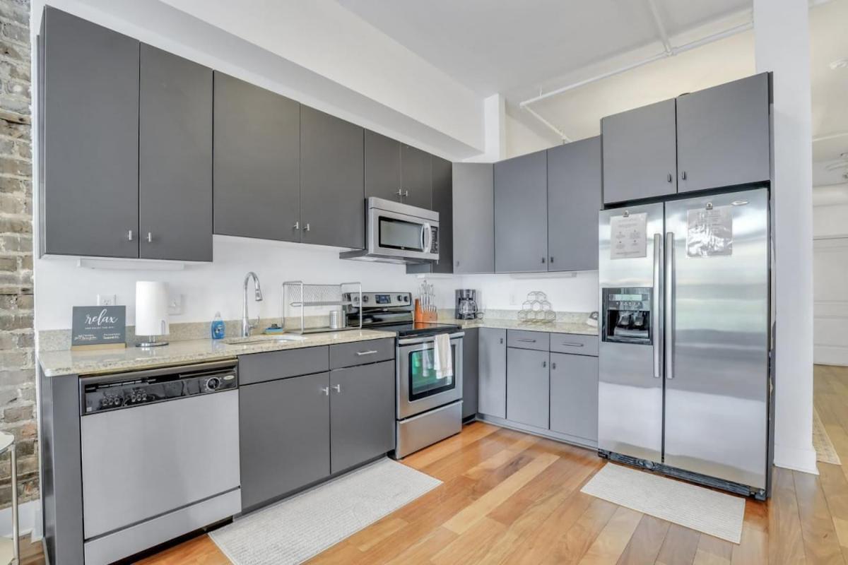 Lush Savannah Loft - Near Plant Riverside District Bagian luar foto