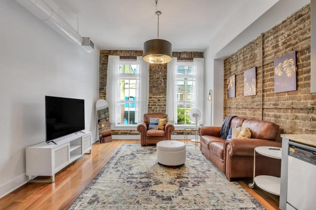 Lush Savannah Loft - Near Plant Riverside District Bagian luar foto