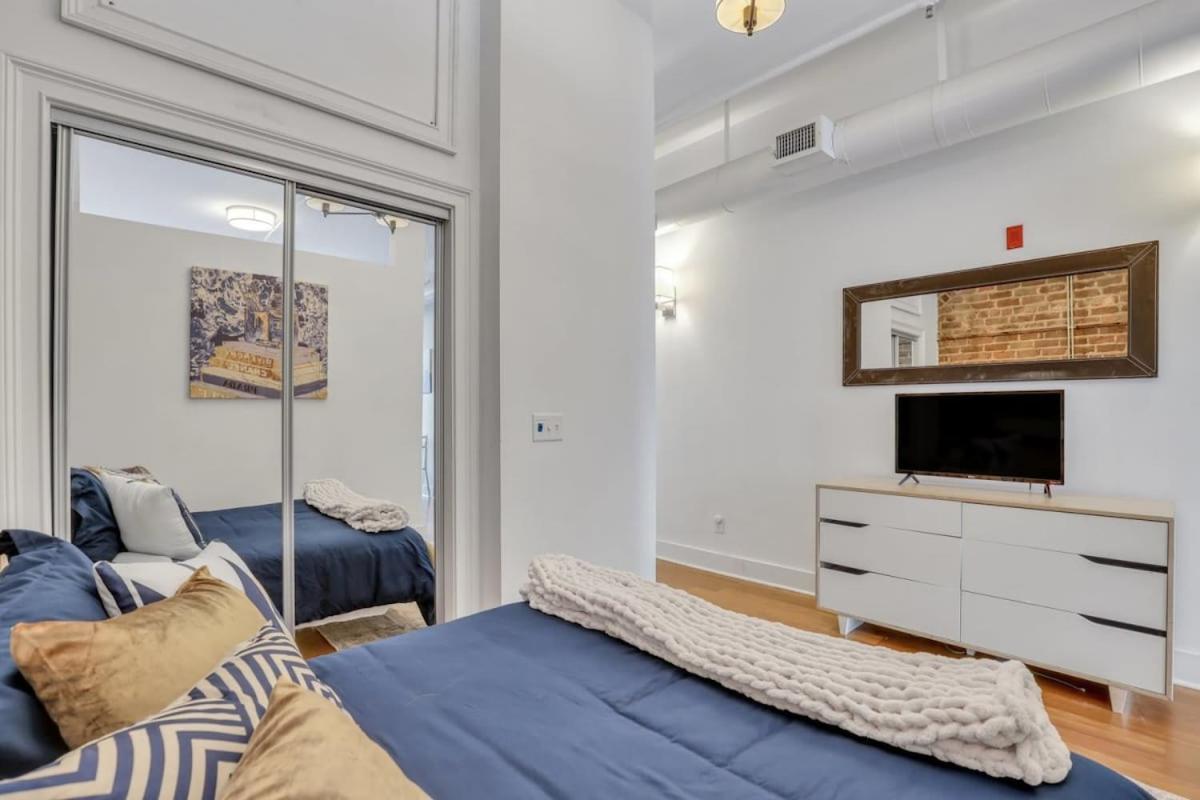 Lush Savannah Loft - Near Plant Riverside District Bagian luar foto