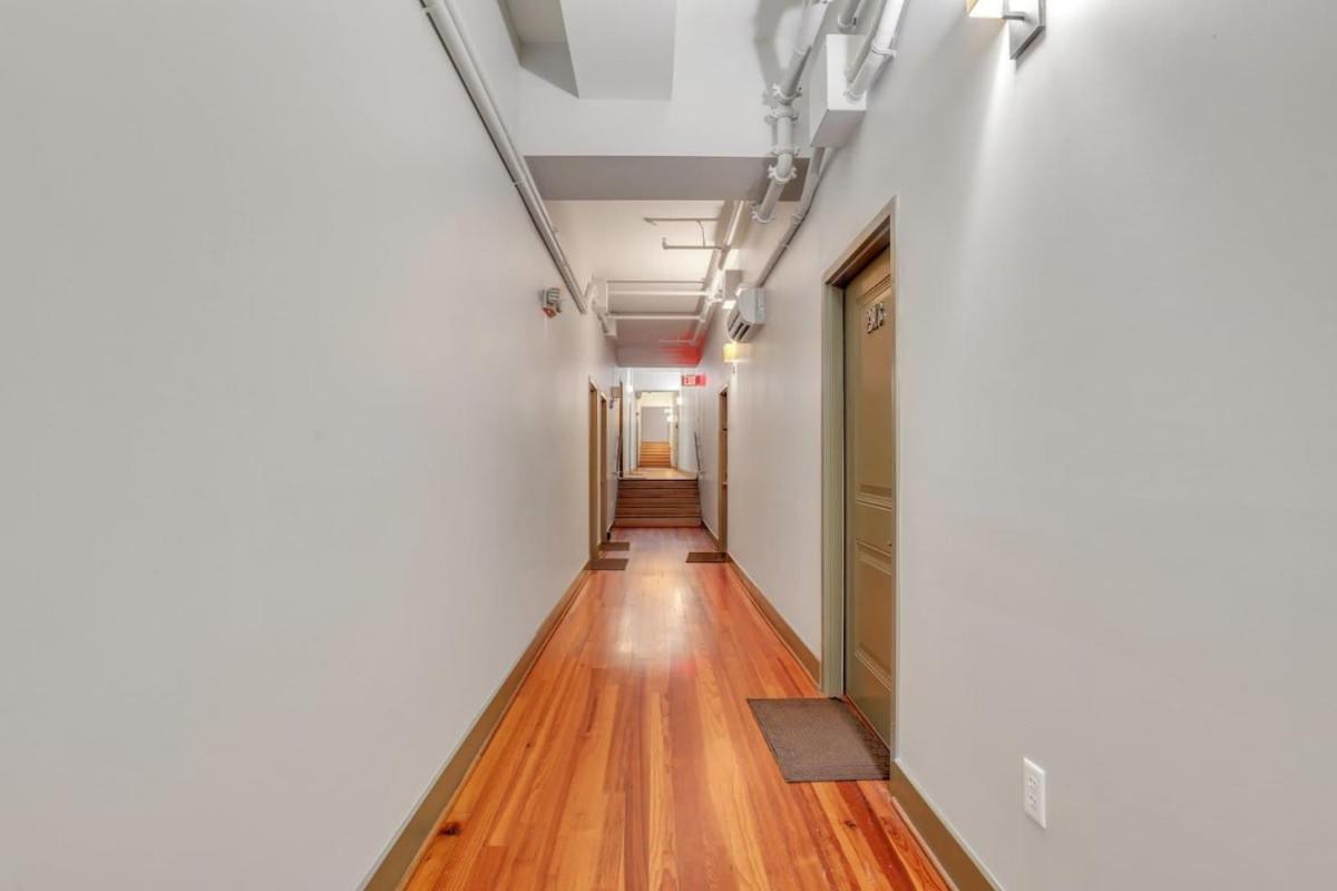 Lush Savannah Loft - Near Plant Riverside District Bagian luar foto
