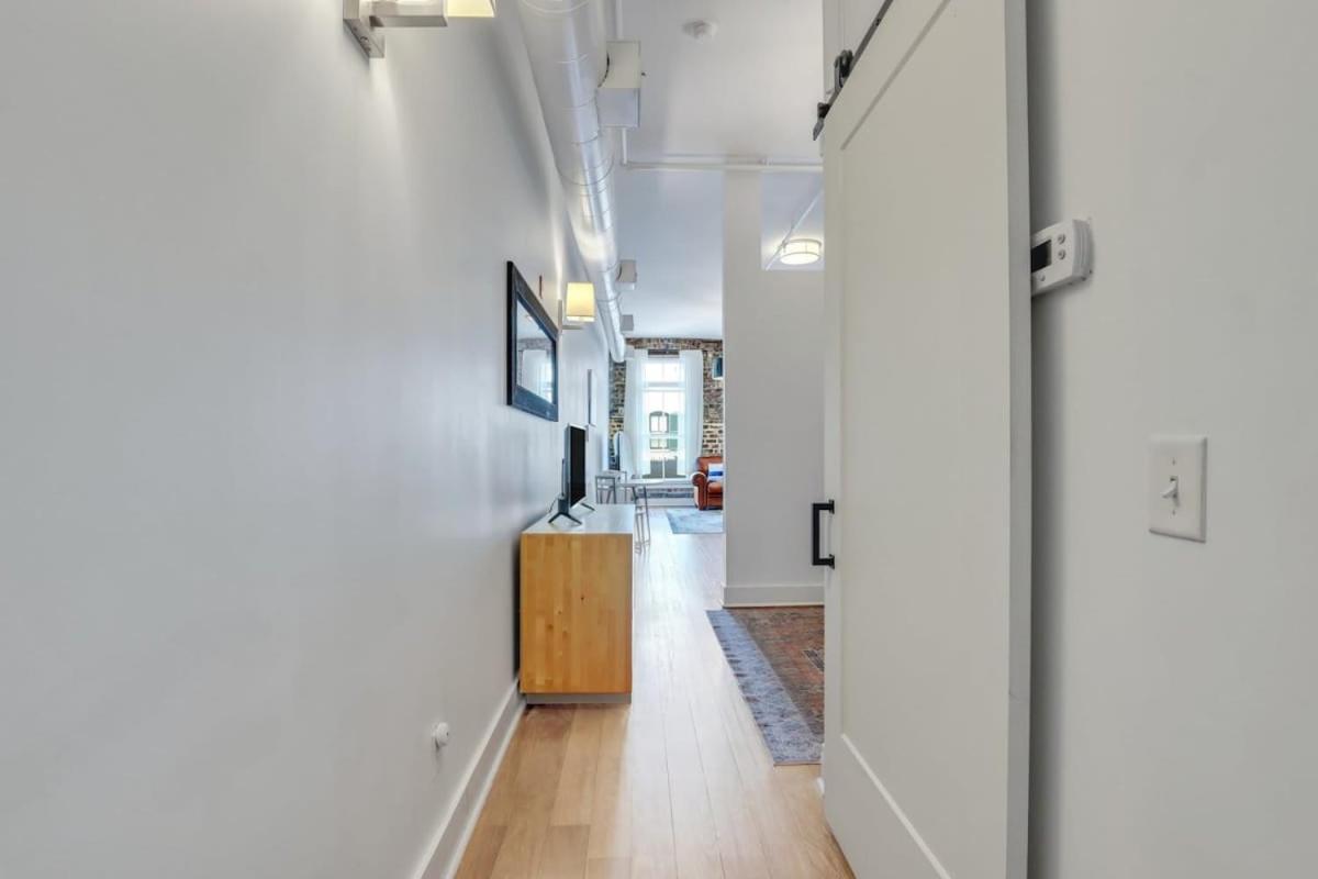 Lush Savannah Loft - Near Plant Riverside District Bagian luar foto