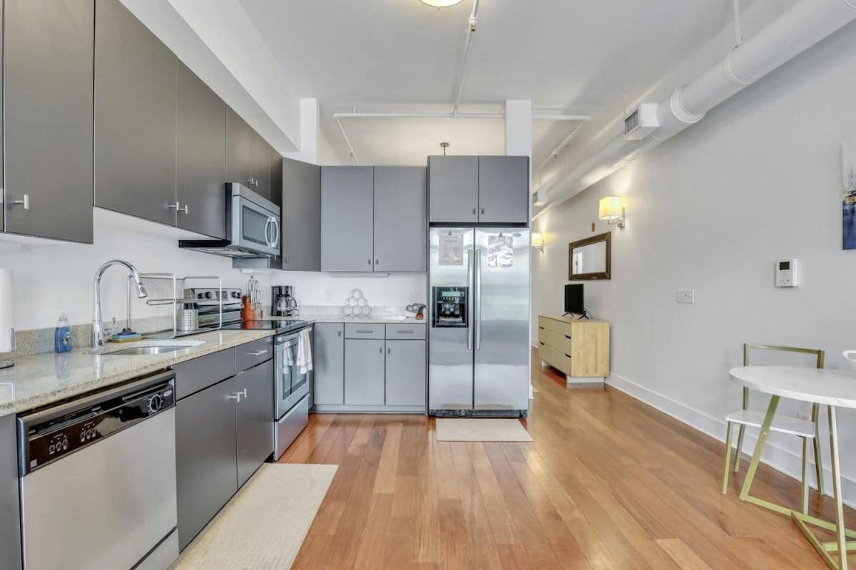 Lush Savannah Loft - Near Plant Riverside District Bagian luar foto