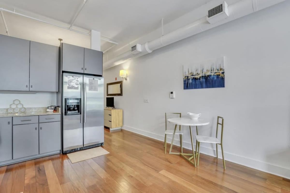 Lush Savannah Loft - Near Plant Riverside District Bagian luar foto